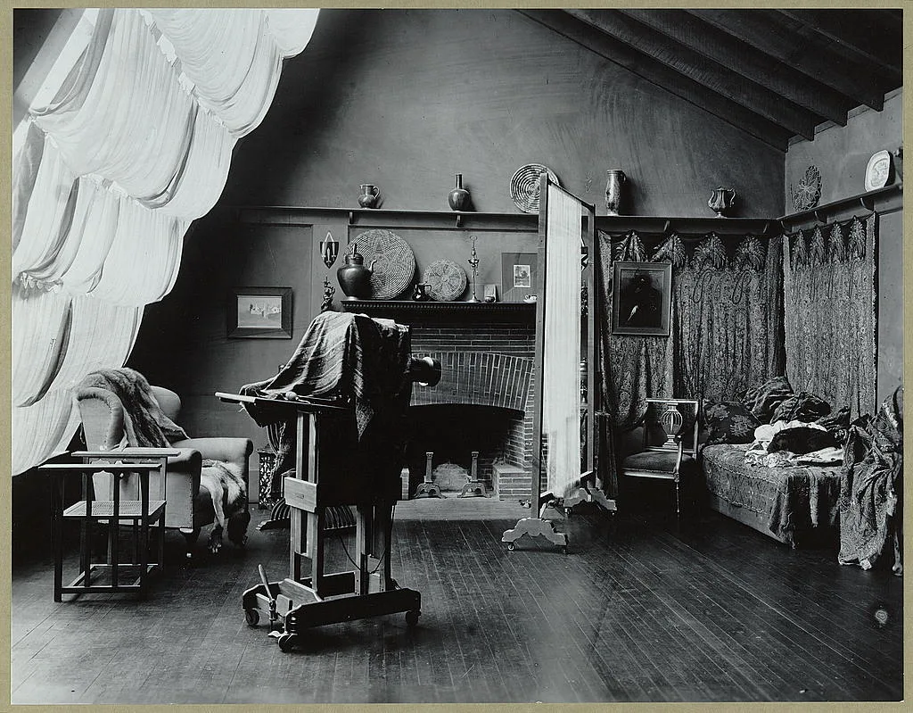 [Interior of Frances Benjamin Johnston's studio at 1332 V St. NW,…, Washington D.C., 1900
