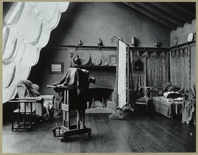 [Interior of Frances Benjamin Johnston's studio at 1332 V St. NW,…, Washington D.C., 1900