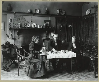 [Frances Benjamin Johnston having tea with Elbert Hubbard (far right)…, Washington D.C., 1900