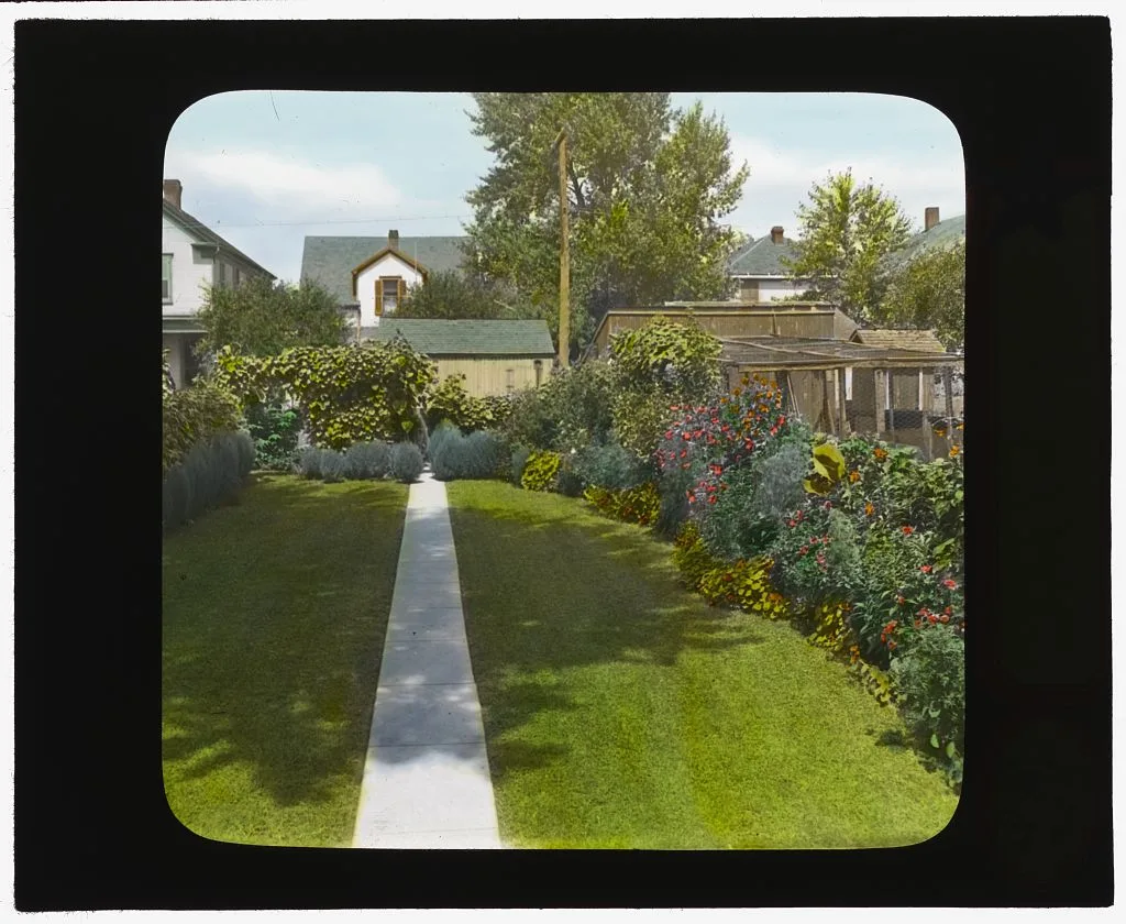 [National Cash Register Company, Dayton, Ohio. Workers garden with…, Ohio, Dayton, 1905