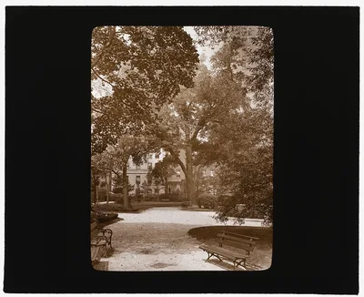 [Gramercy Park, between East 20th and East 21st Streets east of Park…, New York, Gramercy Park, 1922