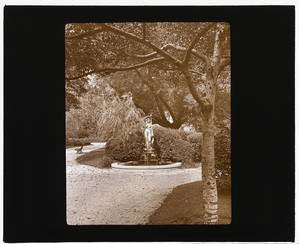 [Gramercy Park, between East 20th and East 21st Streets east of Park…, New York, Gramercy Park, 1922