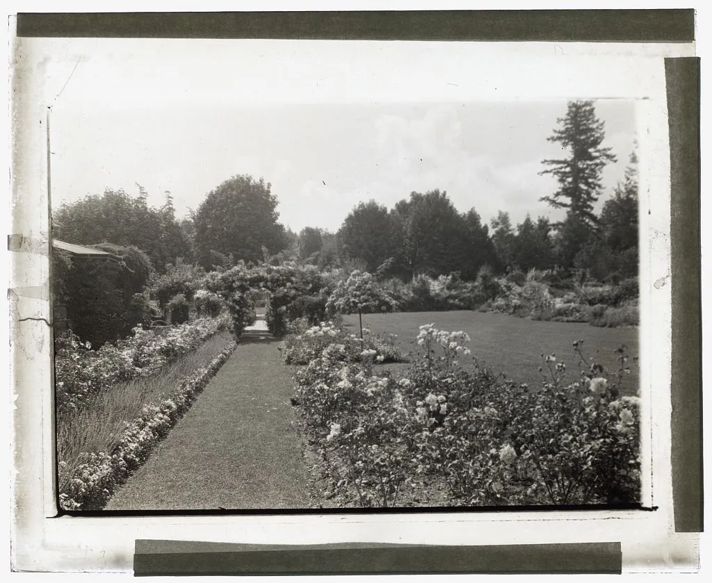 ["Benventuo," Robert Pim Butchart house, 800 Benvenuto Avenue,…, British Columbia, 1923