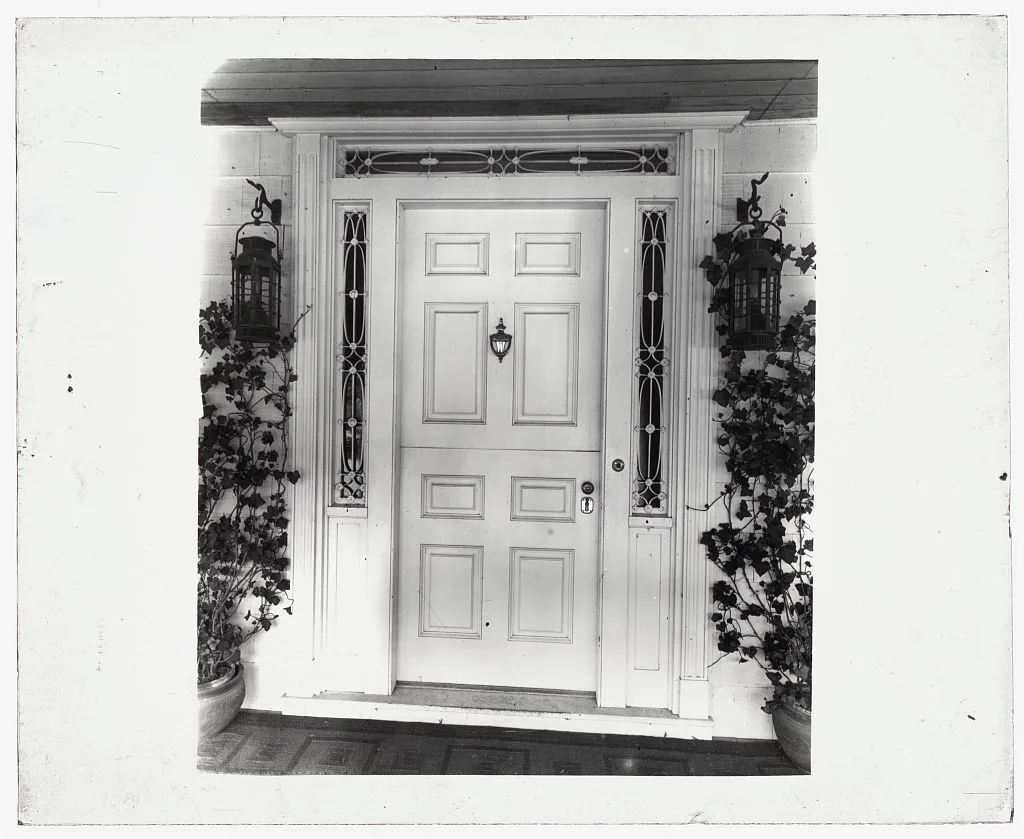 [Unidentified house. Federal style door], 1925