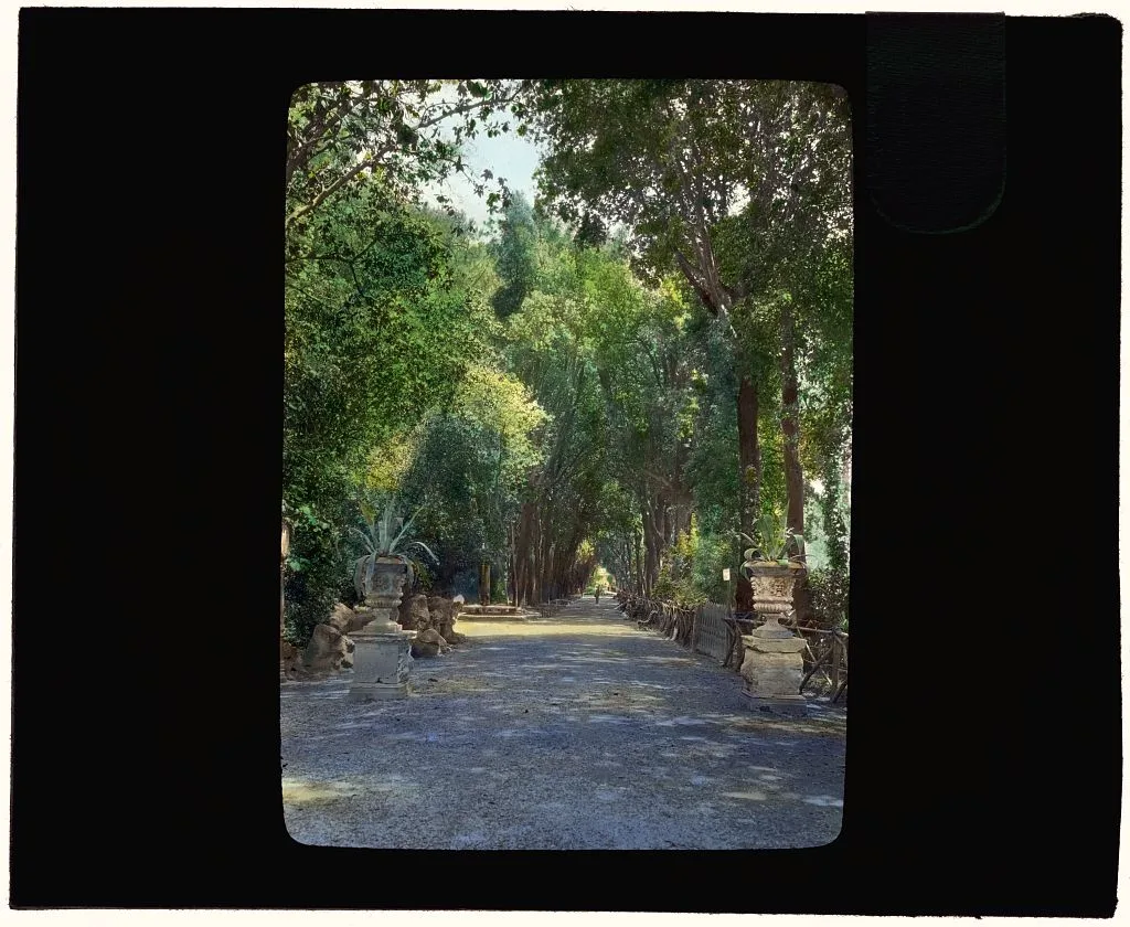 [Villa Borghese, Rome, Lazio, Italy. Walkway], Rome, Italy, 1925