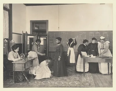 [A class in dressmaking, Hampton Institute, Hampton, Virginia], Virginia, Hampton, 1899