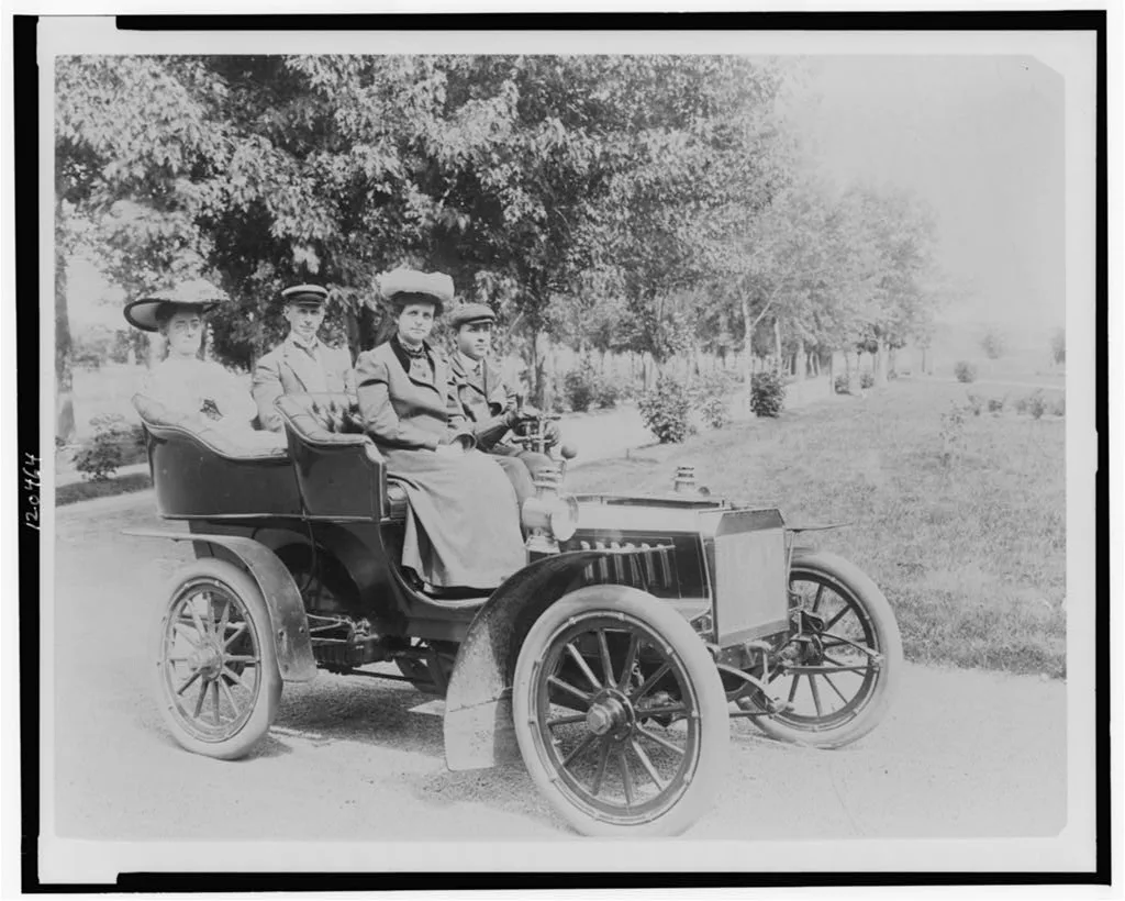 [Frances Benjamin Johnston seated with three other people in…, 1890